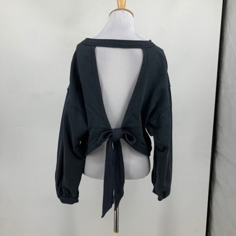 Anthro Pilcro Open Back Gray Tie Back Cropped Sweatshirt Women M Boho Streetwear